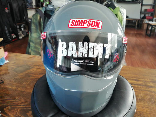 样品特价simpson辛普森bandit复古机车骑行头盔水泥灰