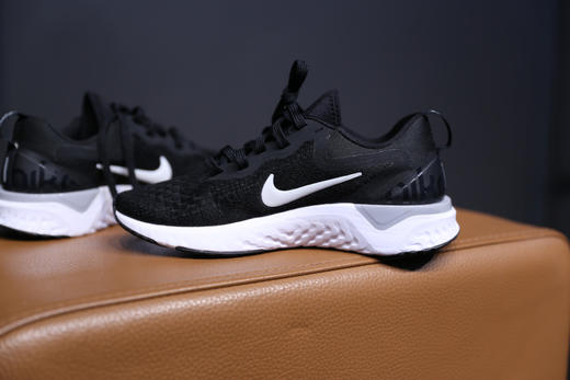 耐克NIKE  女子网面透气轻便缓震休闲运动跑步鞋 AO9820-001 商品图1