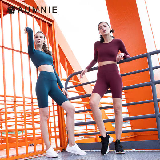 长袖露脐T恤含胸垫 / LONG SLEEVE CROPPED TEE 商品图9