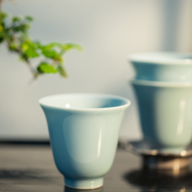「茶器」天蓝釉铃铛杯