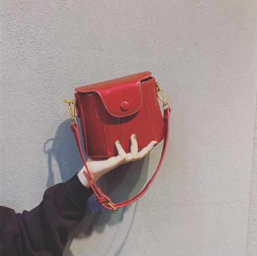 夏季网红水桶包包女2020新款潮时尚高级感简约百搭漆皮手提斜挎包 商品图2