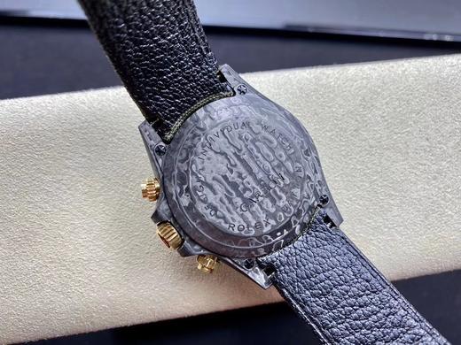 WWF 劳力士 碳纤维迪通拿 与原装同重量，同材质，同尺寸完美复刻原版，碳壳碳后盖碳扣子，双生耳，市场唯一对版，超多配色满足你各种需要
【表壳】采用碳纤维材质打造，轻盈佩戴舒适，每一只腕表都拥有独一无 商品图11