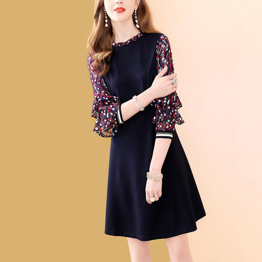 SX-50017新款显瘦蕾丝印花拼接连衣裙 商品图1