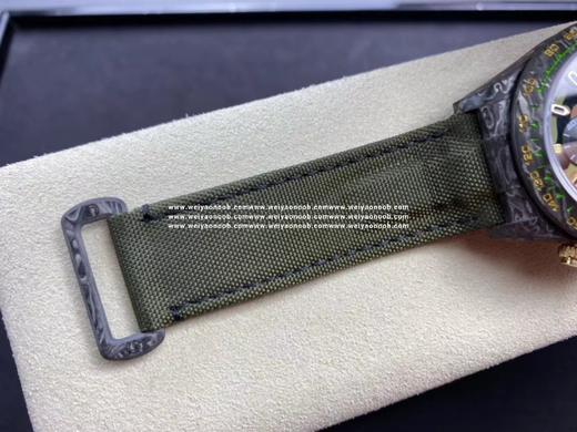 WWF 劳力士 碳纤维迪通拿 与原装同重量，同材质，同尺寸完美复刻原版，碳壳碳后盖碳扣子，双生耳，市场唯一对版，超多配色满足你各种需要
【表壳】采用碳纤维材质打造，轻盈佩戴舒适，每一只腕表都拥有独一无 商品图7