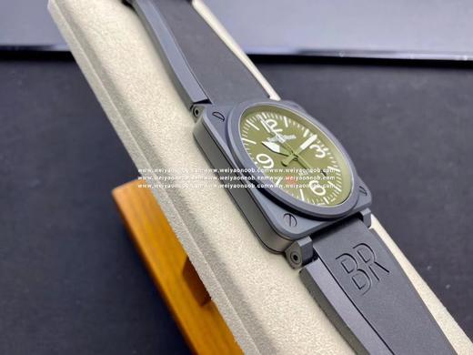 BR最新力作 柏莱仕 Bell&Roas  全新BR 03高科技陶瓷腕表 无惧严苛环境挑战首款方形陶瓷腕表 

柏莱士不懈在制表领域力争上游，尤以尖端技术应用最见真章，从品牌的首枚飞行表及军表可见一斑 商品图4