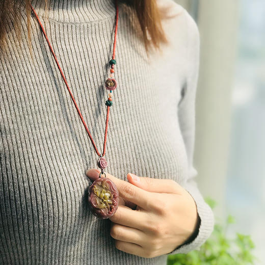 荷香满园盐源玛瑙雕件 商品图2