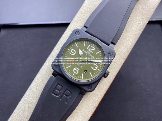BR最新力作 柏莱仕 Bell&Roas  全新BR 03高科技陶瓷腕表 无惧严苛环境挑战首款方形陶瓷腕表 

柏莱士不懈在制表领域力争上游，尤以尖端技术应用最见真章，从品牌的首枚飞行表及军表可见一斑 商品图7