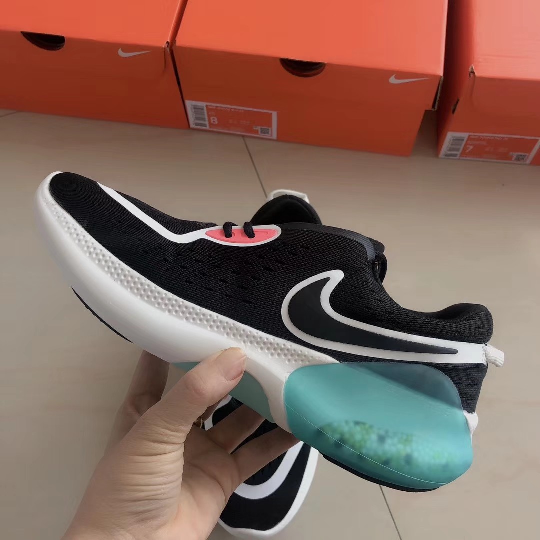 耐克缓震颗粒情侣款跑步鞋