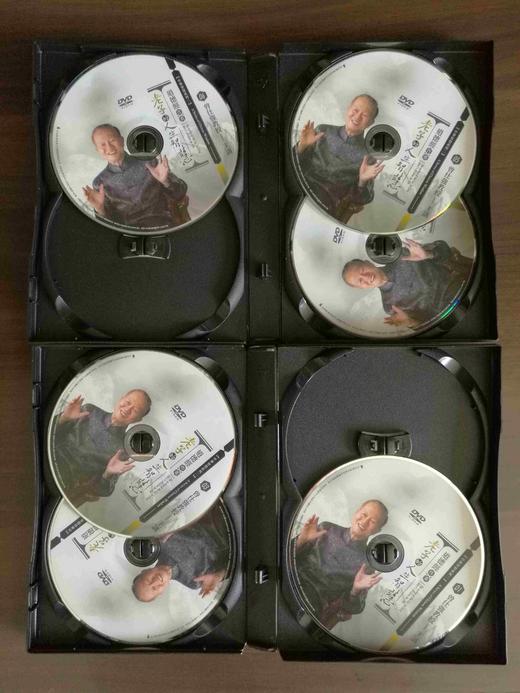曾仕强教授《老子道德经的人生智慧》台湾原版DVD光盘(6碟) 定价：新台币4800元
赠送，《道德经的奥秘》、《道德经的玄妙》各一册。 商品图2