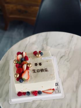 水果奶油蛋糕方形