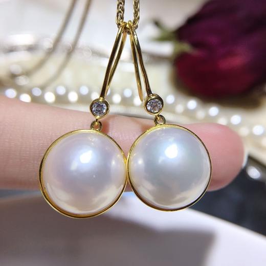 ④款天然日本马贝耳环半珠极微瑕微生长纹18k金包边镶嵌佩戴特别好看