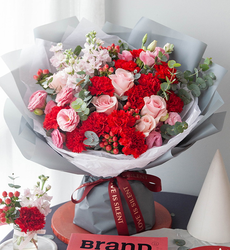 牵挂你--红色康乃馨13枝，粉佳人玫瑰5枝、粉色洋桔梗5枝、粉色紫罗兰3枝、红豆5枝，尤加利10枝