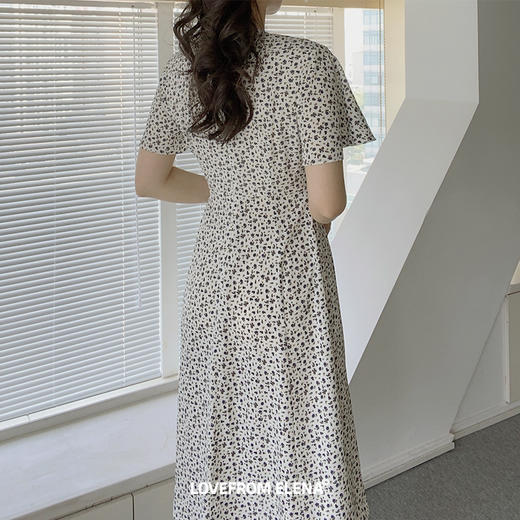 白色V领碎花连衣裙 商品图5