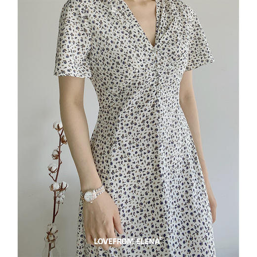 白色V领碎花连衣裙 商品图6