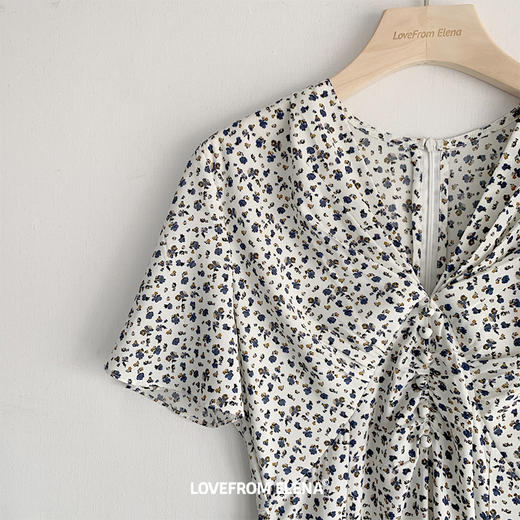 白色V领碎花连衣裙 商品图10