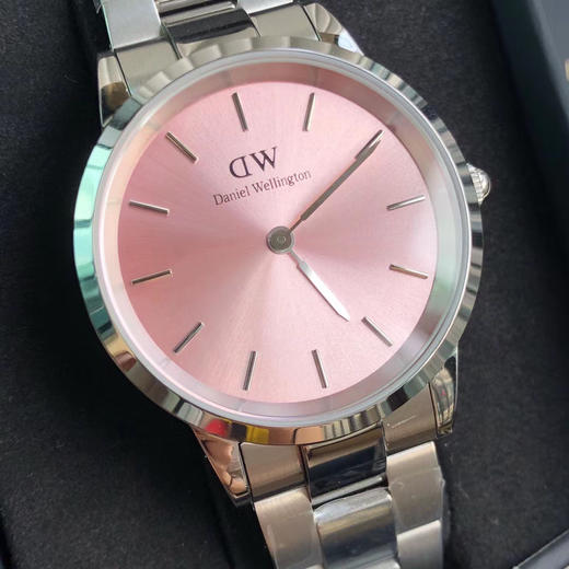 原单品质 Danielwellington 丹尼尔.惠灵顿 
张艺兴同款-DW新款 
ICONIC LINK 全新配色 商品图1