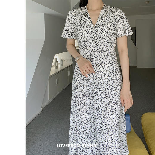 白色V领碎花连衣裙 商品图8
