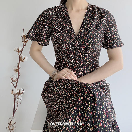 黑色V领碎花连衣裙 商品图0