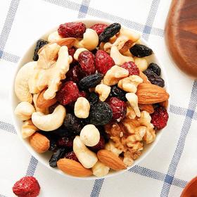 【恰恰每日坚果】内含30小袋，净含量780g 内含巴旦木、腰果、蓝莓、榛子、核桃、蔓越莓、黑加仑