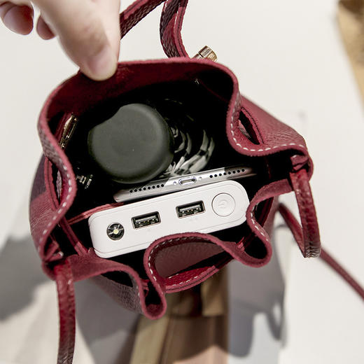 【宽带锁扣小包包】简约水桶箱包 韩版休闲纯色单肩 商品图3