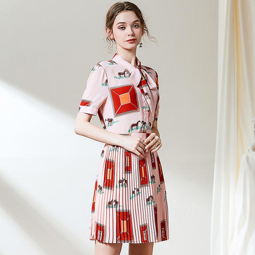 QPE-T205382夏季新款女装百褶裙两件套 商品图1