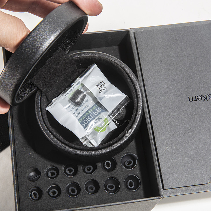 【降价拍卖】艾利和 ak t9ie耳机