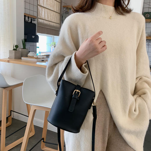 【手提单肩大容量包】水桶包包女包新款韩版潮简约斜跨箱包 商品图2