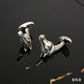 古银色奔马袖扣