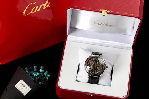 品牌:CARTIER卡地亚系列：蓝气球男士腕表机芯:全镂空9点飞轮自动机械镜面:矿物质强化玻璃 316精钢表壳清新淡雅 简约罗马 纹路清晰大方三针优雅设计 牛皮皮带原装扣尺寸 商品图8