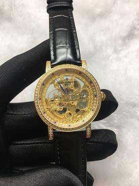 江诗丹顿 Vacheron Constantin 经典承传，男士腕表，镂空搭载奢华满钻表壳设计，技艺精湛，独具匠心，尊贵大气，绅士风范。采用全自动机械机芯，316精钢表壳，进口小牛皮带
