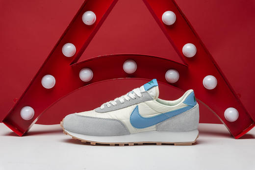 耐克/Nike Air Daybreak SP 1979周年顺风华夫系列 复古休闲慢跑鞋淡牙白月白白小麦米色紫绿蓝绿倒钩粉白 星尘珊瑚红 商品图1