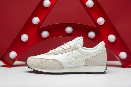 耐克/Nike Air Daybreak SP 1979周年顺风华夫系列 复古休闲慢跑鞋淡牙白月白白小麦米色紫绿蓝绿倒钩粉白 星尘珊瑚红 商品图3