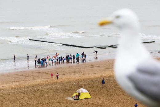 【预订】Martin Parr: Beach Therapy，马丁帕尔:沙滩疗法 摄影集 商品图3