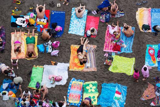 【预订】Martin Parr: Beach Therapy，马丁帕尔:沙滩疗法 摄影集 商品图2