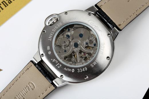 品牌:CARTIER卡地亚系列：蓝气球男士腕表机芯:全镂空9点飞轮自动机械镜面:矿物质强化玻璃 316精钢表壳清新淡雅 简约罗马 纹路清晰大方三针优雅设计 牛皮皮带原装扣尺寸 商品图2