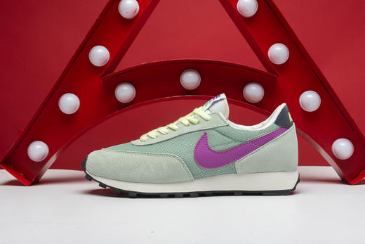 耐克/Nike Air Daybreak SP 1979周年顺风华夫系列 复古休闲慢跑鞋淡牙白月白白小麦米色紫绿蓝绿倒钩粉白 星尘珊瑚红 商品图4