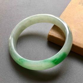 糯种阳绿辣色翡翠手镯61