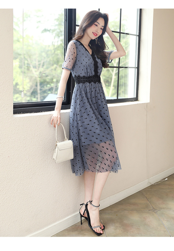 积分沫晗依美夏季新品透明薄纱v领蕾丝女士连衣裙