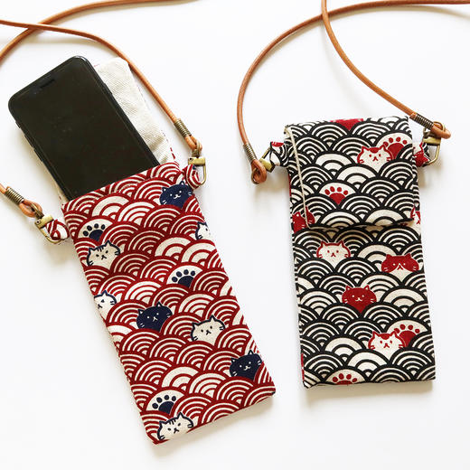 HUGOJIRO竖版手机斜挎包插画祥云猫猫 商品图0