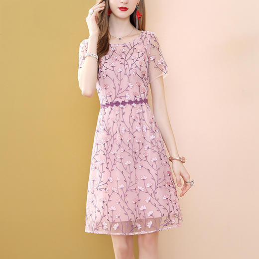 SX-P20X52165夏装新中长款时尚显瘦粉色刺绣连衣裙 商品图0