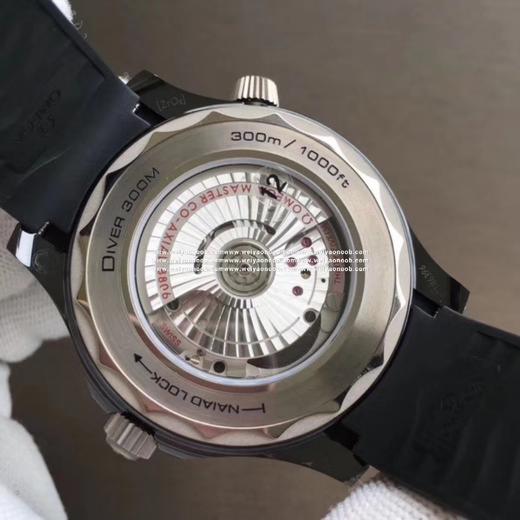 VS新‌品，陶瓷钛，首‌批​到‎货了！海马​300M真‎陶瓷‌，真尺‎寸，原‎装是43.5mm表径‎。首‎批预定​客‌户获‌赠独家‌质感“NATO”表​带。男士腕表，自动 商品图14