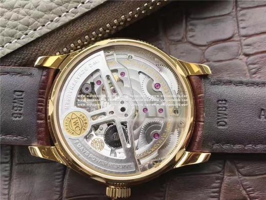 ZF厂万国黄金版葡七（官方型号IW500101），黑色表带。 原装正品开模，最乱真的万国，镀18k黄金（永不掉色），克隆原装Cal.51011自动机械机芯，7日链动能储存，42.3mm直径，厚度13 商品图2