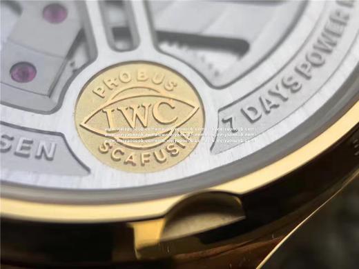 ZF厂万国黄金版葡七（官方型号IW500101），黑色表带。 原装正品开模，最乱真的万国，镀18k黄金（永不掉色），克隆原装Cal.51011自动机械机芯，7日链动能储存，42.3mm直径，厚度13 商品图3