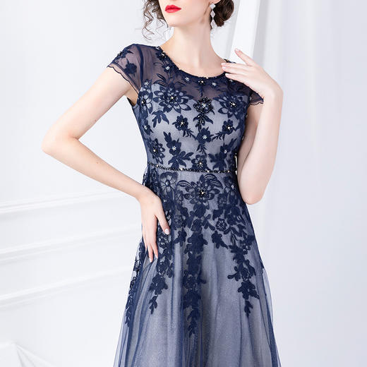 ML-19512早春新款刺绣显瘦高腰连衣裙 商品图0