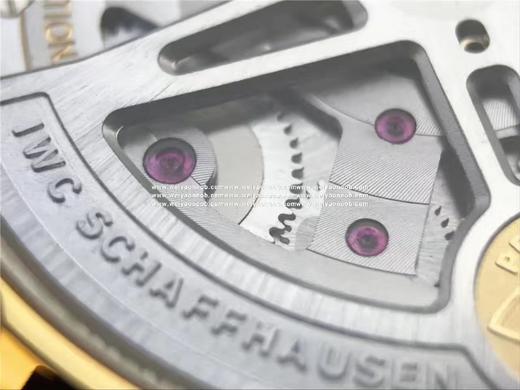 ZF厂万国黄金版葡七（官方型号IW500101），黑色表带。 原装正品开模，最乱真的万国，镀18k黄金（永不掉色），克隆原装Cal.51011自动机械机芯，7日链动能储存，42.3mm直径，厚度13 商品图4