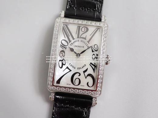 全新最美女表 法兰克穆勒 LONG ISLAND长岛952QZ系列
✨字面：拱面珍珠贝母面，搭配绚丽多彩的搪瓷阿拉伯数字时标，采用高级珍珠贝母表盘，匠心打造，工艺完美复刻经典之作！
✨壳套：进口31 商品图0