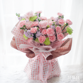 《仙草蜜》.康乃馨韩式花束