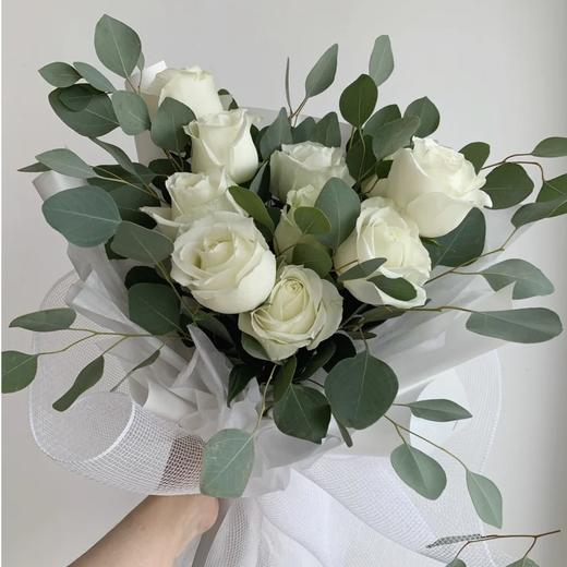 心动11支白玫瑰花束