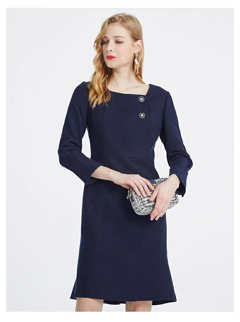 洁兰慕gerolamo复古方领双花扣高腰鱼尾连衣裙女glopa2301k