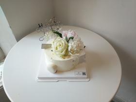 鲜花蛋糕白玫瑰